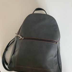 Purse in great condition with lots of pockets.